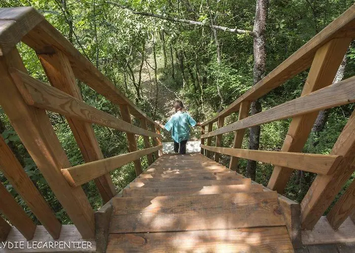 Sainte Camelle مكان تخييم