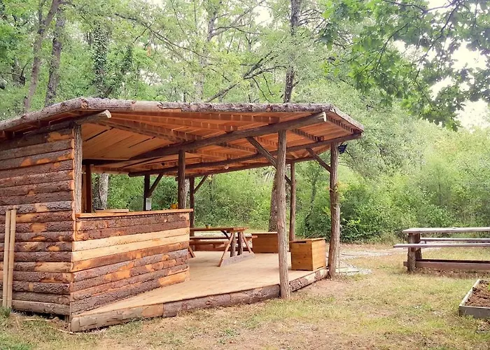 مكان تخييم Sainte Camelle *